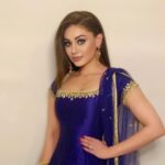 Shefali Jariwala Instagram - Eid Mubarak to one and all 🌙May God send his love like sunshine in his warm and gentle ways to fill every corner of your heart and filled your life with a lot of happiness ! . . . #eidmubarak #eid #happy #festive #besafe #goodwishes #dua #instalike #festivevibes #peace