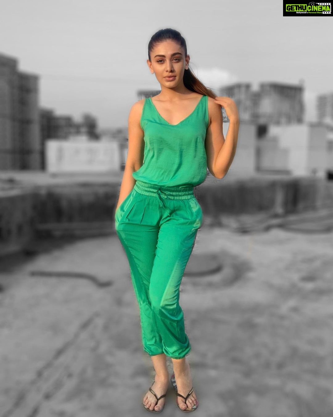 Shefali Jariwala Instagram - Life is too short to blend in! . . . . . . #positivevibes #slay #goldenhour #sunset #monochrome #blackandwhite #instadaily #instalikes #instagood #picoftheday #positivity