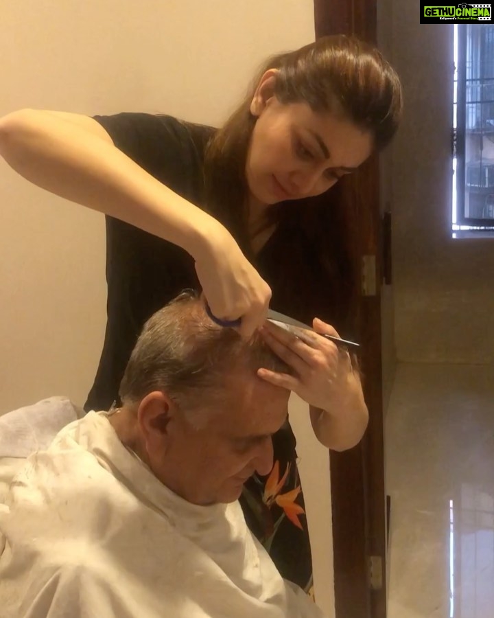 Shefali Jariwala Instagram - Behind my handsome father , there is a hairstyling daughter ...♥️ . . . #daddysgirl #fatherdaughter #quarantinelife #besafe #quarantinediaries #positivity #happy #instalike #daughterduties
