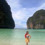 Sherin Instagram - Is this view just stunning? Ahhhhh I miss the ocean, take me back 😭 #sherin #travel #biggboss #biggbosstamil #thailand #phiphiisland #swimsuit #ocean #water #sand #sun Maya Bay, Phi Phi Island, Thailand
