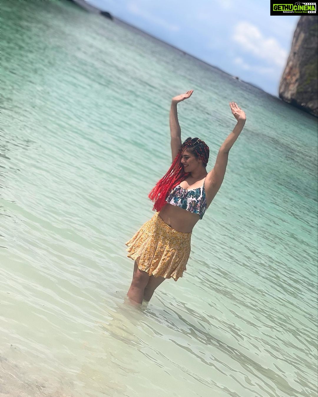 Sherin Instagram - Is this view just stunning? Ahhhhh I miss the ocean, take me back π #sherin #travel #biggboss #biggbosstamil #thailand #phiphiisland #swimsuit #ocean #water #sand #sun Maya Bay, Phi Phi Island, Thailand