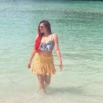 Sherin Instagram - Is this view just stunning? Ahhhhh I miss the ocean, take me back 😭 #sherin #travel #biggboss #biggbosstamil #thailand #phiphiisland #swimsuit #ocean #water #sand #sun Maya Bay, Phi Phi Island, Thailand