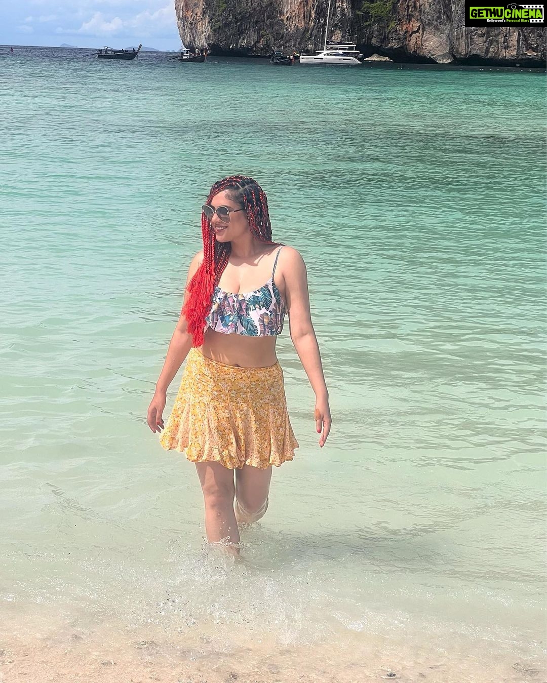 Sherin Instagram - Is this view just stunning? Ahhhhh I miss the ocean, take me back π #sherin #travel #biggboss #biggbosstamil #thailand #phiphiisland #swimsuit #ocean #water #sand #sun Maya Bay, Phi Phi Island, Thailand
