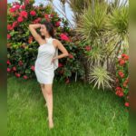 Sherlin Seth Instagram - 🥦Don't forget to eat your greens🥦lol . 📸 @portraitsbypoojachordia @chordiapooja 🤍✨ . . . . . . . #sherlinseth #tamil #tamilhot #forme #foryou #explorepage #viralpost #garden #white #flowers #zara #beauty #explore #bollywood #bollywoodmovies #teluguactress