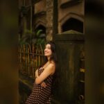 Sherlin Seth Instagram - Finding calmness is the bustling city, vibing on the same frequency, Mumbai 🤍 📸 @vaibhav.photographyyy . . . . . . . . . #mumbai #sherlinseth #brown #browneyedgirl #explore #explorepage #tamilactress #tamilcinema #hindi #bollywood #zaradress #polkadots #beauty #cinema #cute Town (South Mumbai)