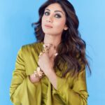 Shilpa Shetty Instagram - They said, "Greens are good for you!"💚✨ #LookOfTheDay #fashion #ootd #style #glamour #GoGreen #gratitude #blessed #workmodeon
