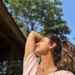 Shilpa Shetty Instagram - 𝒮𝓂𝒾𝓁𝑒 𝒶𝓉 𝓉𝒽𝑒 𝒮𝓊𝓃, 𝐻𝓊𝓃 😍🌞♥️ #TuesdayThoughts #sunshine #happyvibes #positivity #goodvibesonly