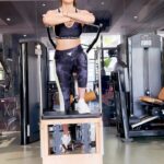 Shilpa Shetty Instagram – No matter what life throws at you, it’s important to STEP UP and face it. On that note, my #MondayMotivation today comes from my post-injury recovery with the ‘Step Up’ glute-activator exercise. It activates and strengthens the glute & leg muscles; and is really good for Prehab and Rehab. I’ve used the Wunda Chair for the perfect form.
As I recover from the Left Tibial Plateau Fracture in my left knee, @yashmeenchauhan & I are taking it easy. Hence, I’ve performed this routine with a more Upright stance. The Upright stance will be gentle on the knee at this stage.
Unilateral exercises like these are important as they help with strengthening the weaker side and bring it up, so there is no muscular imbalance especially during the recovery period post an injury😌👊 

I did 4 sets of 12 – 15 reps on my left leg and 2 sets on the right leg.

Let nothing pull you down. If you set your mind to it, you can move mountains💪

#SwasthRahoMastRaho #FitIndia #SSApp #SimpleSoulful #FitIndiaMovement #fitness #postinjury #StepUp