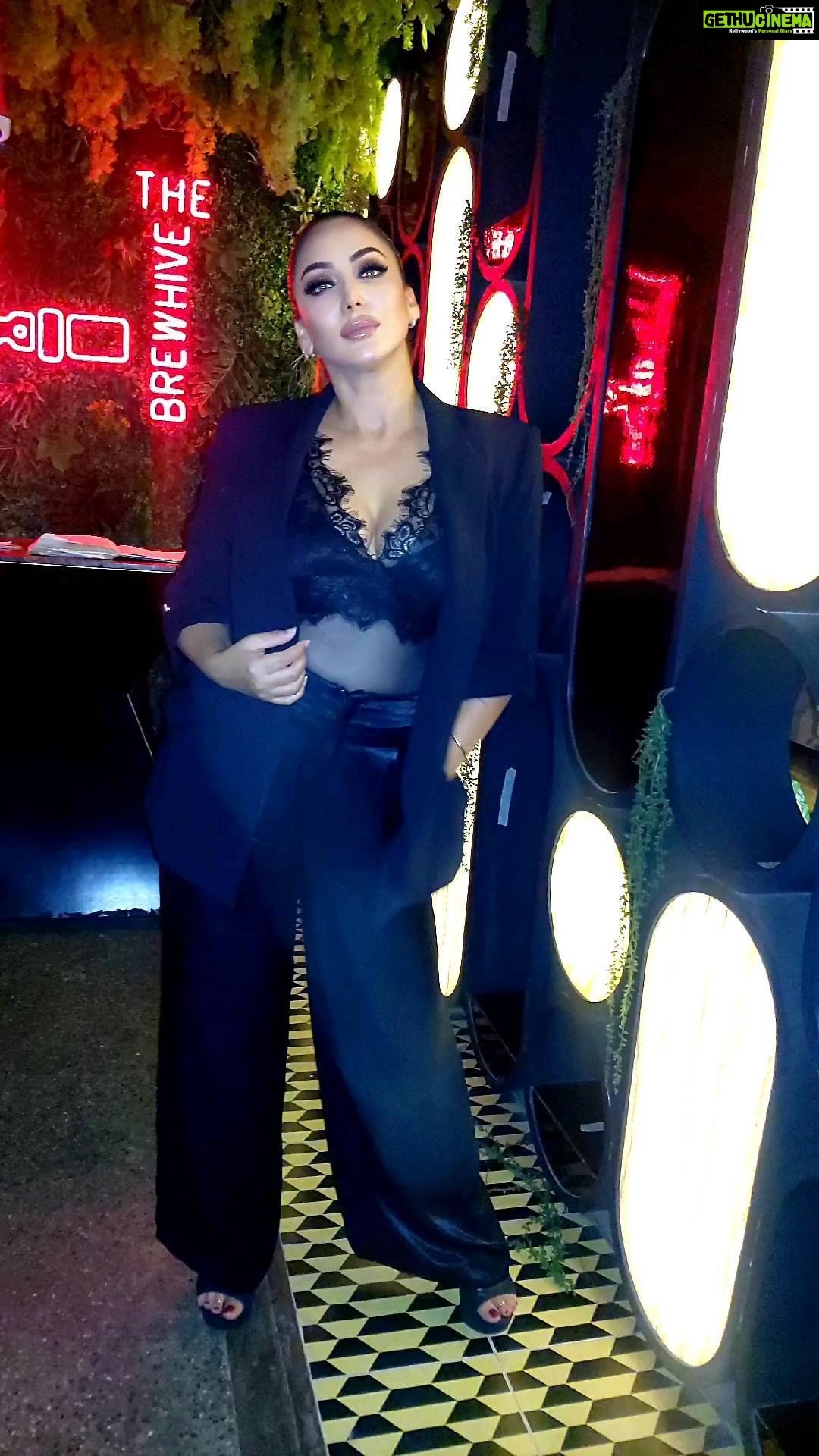 Shilpi Sharma Instagram - Last Night 🌙 #reelsinstagram #Fridaynight. . . Photo credit @rashika_rajwar 🤩 The Brewhive