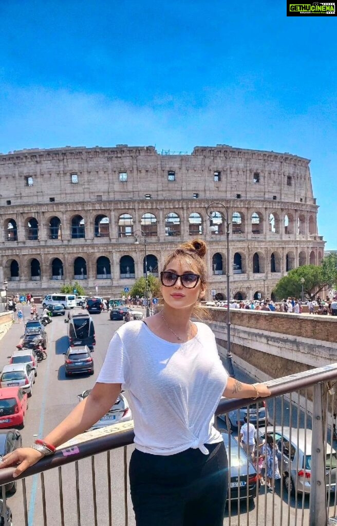 Shilpi Sharma Instagram - Exploring other side of the world . Tired , exhausted but One life , one world , Explore it. . . . . #Rome #colosseum #vaticancity #stpetersbasilica #museums #romanforum #pantheon #Europe #holidays #reels #instareels #vacation #beautifuldestination #travel