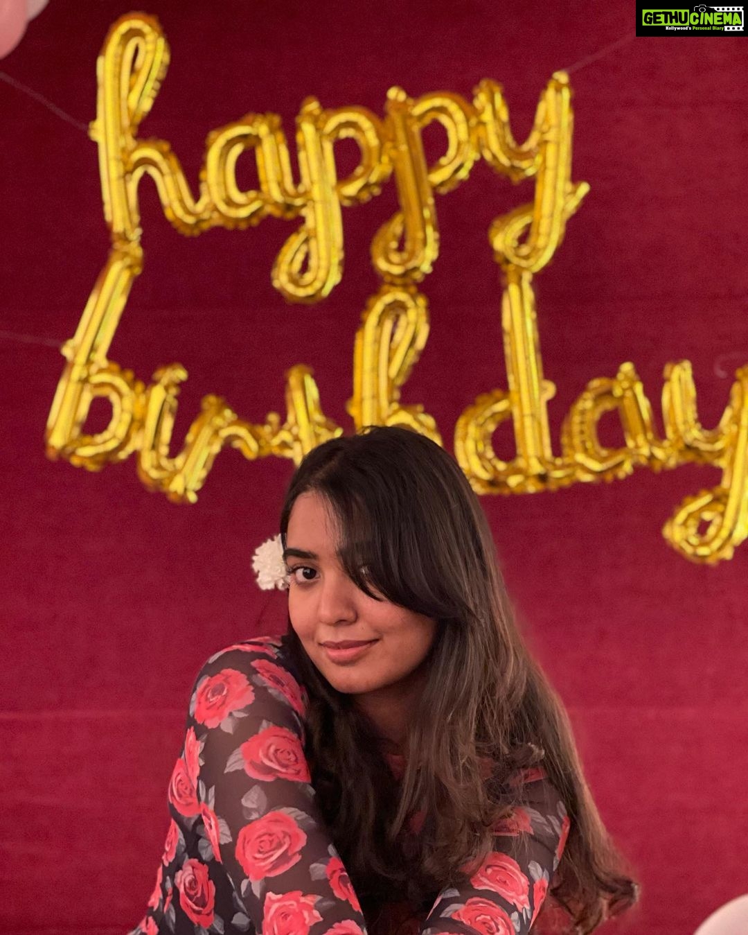 Shivathmika Rajashekar Instagram - 22 on 22nd April 2022 ✨♥️ ( so cool no :P) Thanks to my darling @shivani_rajashekar1 and my sweetie boys for the best impromptu party ever! Here’s me and my crazy bunch 👻