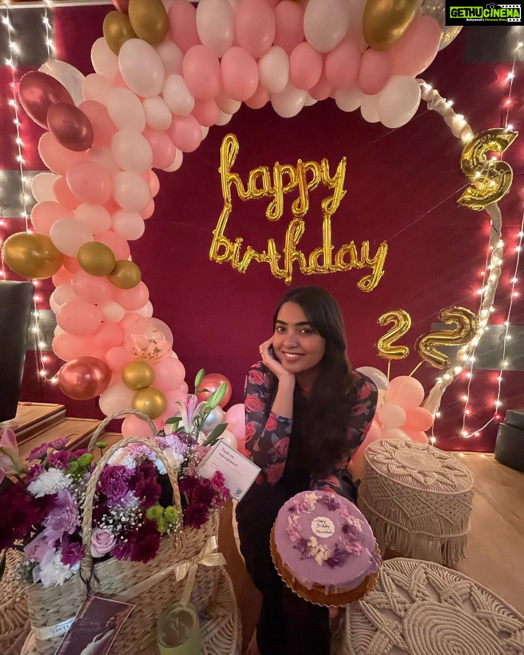 Shivathmika Rajashekar Instagram - 22 on 22nd April 2022 ✨♥️ ( so cool no :P) Thanks to my darling @shivani_rajashekar1 and my sweetie boys for the best impromptu party ever! Here’s me and my crazy bunch 👻