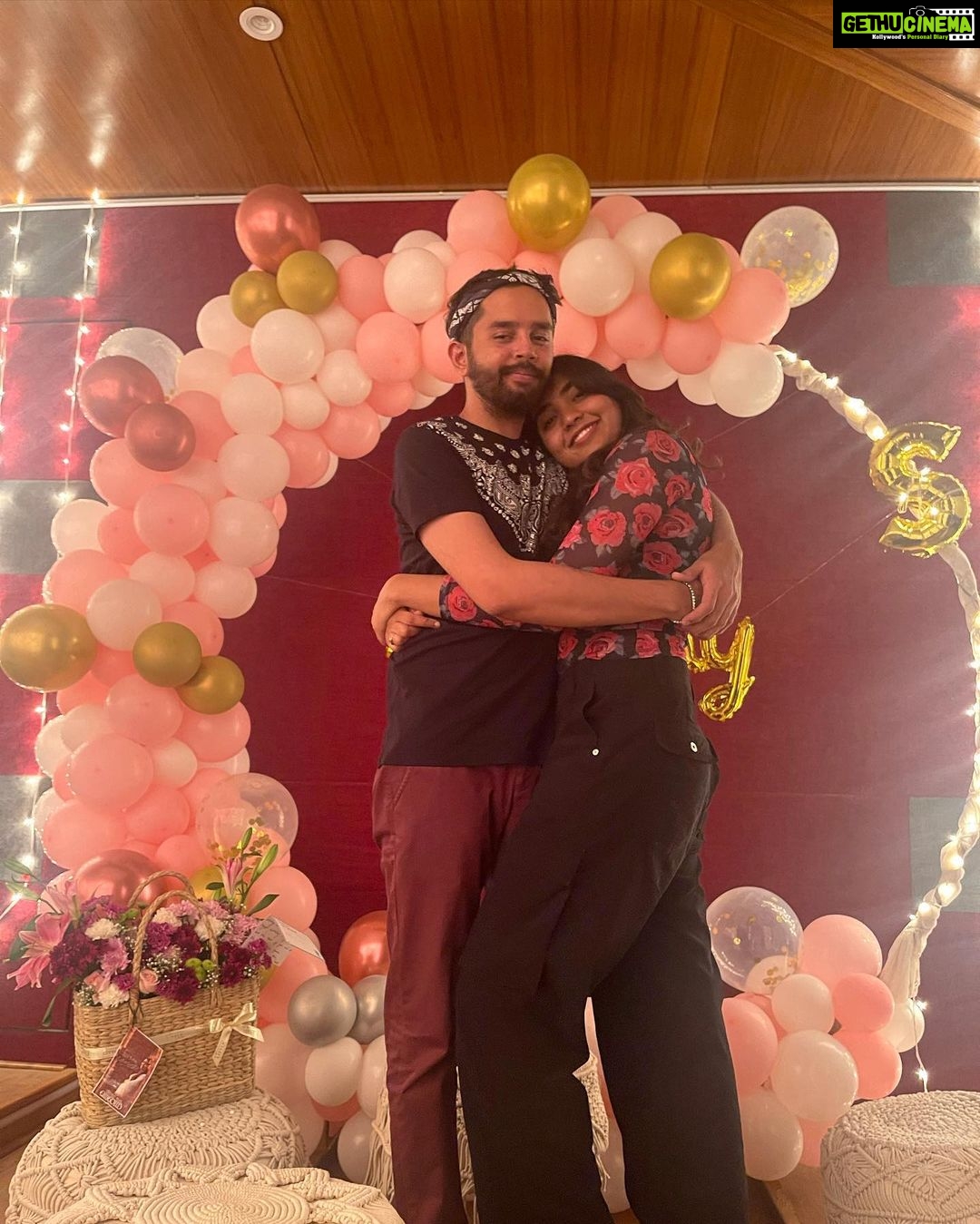 Shivathmika Rajashekar Instagram - 22 on 22nd April 2022 ✨♥️ ( so cool no :P) Thanks to my darling @shivani_rajashekar1 and my sweetie boys for the best impromptu party ever! Here’s me and my crazy bunch 👻
