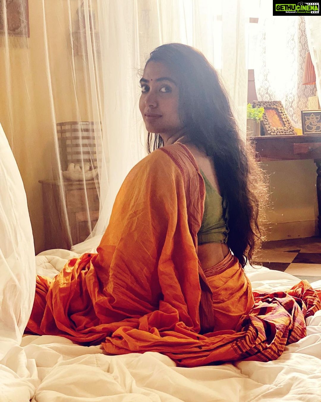 Shivathmika Rajashekar Instagram - For an entire year, I held Meenakshi in my heart.. waiting for all of you to see her... today, seeing messages that Meenatchi stole people’s hearts...I can’t even begin to explain how much this love means to me✨ Thank you! Veera & Meenakshi, these characters their story and NOV are the best things that happened to me♥️ Thank you my dear @rakarthik_dir for giving me meenax! @vidhuayyanna love you! Thank you for showing her so beautifully! @ashokselvan Thank you fav boy! There is no Meenatchi without Veera.. There is no #NithamOruVaanam #Aakasam without Ashok✨ ( These pictures also won’t be there without you da! 😎) @rituvarma I already can’t wait to work with you again Rits♥️ @aparna.balamurali sending you hugs and love you firecracker♥️ @sshivadaoffcl akka thank you for carrying my Meenakshi so beautifully ♥️ @navadevi.rajkumar Thanks baby, for making me look the way I did! @leelavathi_kumar Thank you for paathi nee ♥️ @dharankumar_c Thank you for giving our film the soul it deserved! @editoranthonyofficial Thaaankkk youuuu! ♥️ @rupaktej @sagarpentela Thank you for giving me NOV.. patiently waiting for the next script 👻 love you guys! @nishanthi_annadurai what do I even say abt you Nishu! Thank you for everything! All of it! Louuuuu you! @shanmuga__priyan @rk_o8 @utopians_life @krizzz_roll_camera_action @abiramamoorthy2112 Thanks lovelies! @gopisundar__official thank you 😊 Okay! End of emotional essay 🤦🏻♀️ Thank you for loving Nitham Oru Vaanam Aakasam! To the ones that haven’t watched it yet (and the ones that wanna watch it again) , please go catch the film in your nearest theatres ♥️