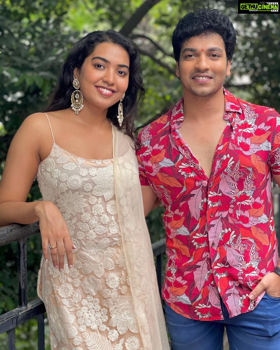 Shivathmika Rajashekar Instagram - Wishing you all a very happy Dussehra 🤍 On this auspicious day, @shivani_rajashekar1 ‘s #Jalebi has been launched! And what makes me happier is that my gulabi @sree_kamal is now getting introduced to the Telugu film industry! The legendary! The sweetest #VijayaBhaskar Garu is directing it (the besttttt part) A day that made my soul smile and my heart warm! My jalebis and gulabis, a good day with my dearest friends taking yet another step ahead in their careers✨🤍 Love and luck to us 🧿 Outfit credssss @manishamallikarjun 🤍