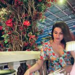 Shraddha Das Instagram - Mezze platter 😋😋😋 by @roofberriesbandra @maverick.communication01 📸 @abhiteshdwivedi_official #foodgasm #foodporn Roofberriesbandra