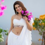 Shraddha Das Instagram - 🤍🌸 Dhee 15 Saree : @anushareddy.couture Earrings and ring : @aquamarine_jewellery Styling : @artbyavnee Hair : @salomipillai Make up : @hareshwarp 📸 @krishnatejah Thank you @charithavarma_mua for your help!!!🤗 #dhee15 #newseason #judge #dancerealityshow #hyderabad #shraddhadas
