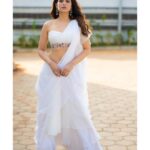 Shraddha Das Instagram - 🤍🌸 Dhee 15 Saree : @anushareddy.couture Earrings and ring : @aquamarine_jewellery Styling : @artbyavnee Hair : @salomipillai Make up : @hareshwarp 📸 @krishnatejah Thank you @charithavarma_mua for your help!!!🤗 #dhee15 #newseason #judge #dancerealityshow #hyderabad #shraddhadas