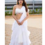 Shraddha Das Instagram - 🤍🌸 Dhee 15 Saree : @anushareddy.couture Earrings and ring : @aquamarine_jewellery Styling : @artbyavnee Hair : @salomipillai Make up : @hareshwarp 📸 @krishnatejah Thank you @charithavarma_mua for your help!!!🤗 #dhee15 #newseason #judge #dancerealityshow #hyderabad #shraddhadas