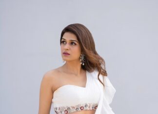 Shraddha Das Instagram - I used to be Snow white, but i drifted😉 Saree : @anushareddy.couture Earrings and ring : @aquamarine_jewellery Styling : @artbyavnee Hair : @salomipillai Make up : @hareshwarp 📸 @krishnatejah Thank you @charithavarma_mua for your help!!!🤗 #dhee15 #newseason #judge #dancerealityshow #hyderabad #shraddhadas