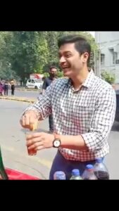 Shreyas Talpade Instagram - Dedicating this day to all those Fuggawalas, Golawalas, Kulfiwalas...who made our childhood so so memorable 🤗 Happy Children's Day 🌼

#childrensday #childhoodmemories