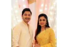 Shreyas Talpade Instagram - आमच्या संपूर्ण परिवाराकडून आपणा सर्वांना दिपावलीच्या हार्दिक शुभेच्छा. आम्हाला दिलेल्या प्रेमासाठी मन:पूर्वक आभार. 🙏🙏 #MajhiTujhiReshimgath