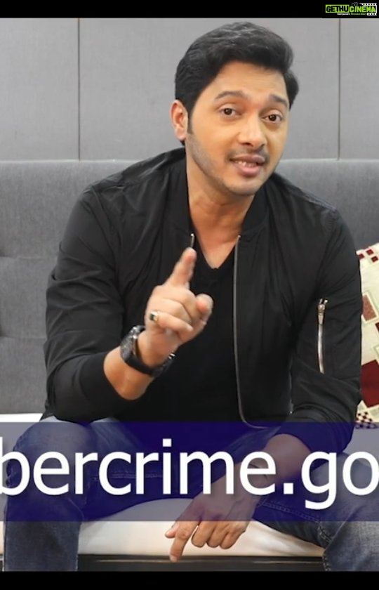 Shreyas Talpade Instagram - हम सब कभी ना कभी ऑनलाइन धोखाधड़ी के शिकार हो गए हैं। लेकिन अब...मुंबई पुलिस के पास #CyberCrime की शिकायतों को आसान बनाने का एक उपाय है। @mumbaipolice