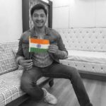 Shreyas Talpade Instagram – सारे जहाँ से अच्छा, हिन्दोस्तां हमारा
हम बुलबुले हैं इसकी, ये गुलसितां हमारा 🇮🇳

#republicday