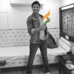 Shreyas Talpade Instagram - सारे जहाँ से अच्छा, हिन्दोस्तां हमारा हम बुलबुले हैं इसकी, ये गुलसितां हमारा 🇮🇳 #republicday