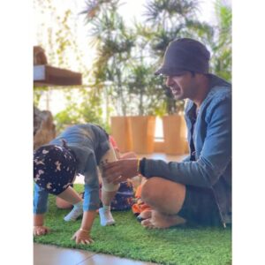 Shreyas Talpade Instagram - Winter Sunday mornings be like ❤️

It's a beautiful morning at the Talpade house because yours truly gets a Sunday off after ages! 

Happy Sunday to you all☀️