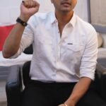 Shreyas Talpade Instagram - "When you say something from your heart, words don’t matter!" This is something I’ve believed in ever since I did my first film, where I played a special character who could only communicate through sign language. And now, thanks to @kfcindia_official’s initiative to encourage people to #SpeakSign, sirf mein hi nahi, aap bhi sign language seekh sakte hai! Trust me, utna mushkil nahi hai. To deri kyu, koshish karte rahiye 💯🙏🏻 #SpeakSign #Kshamata #IndianSignLanguage #SpeciallyAbled #Diversity #Equailty #Inclusion #KFCIndia #collaboration