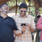 Shreyas Talpade Instagram – That’s us reading all your comments and reviews 😊 Loving the response…keep the love flowing in! 

#AapdiThaapdi पाहिलात का?