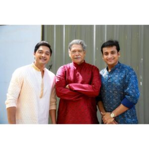 Shreyas Talpade Instagram - आमच्या संपूर्ण परिवाराकडून आपणा सर्वांना दिपावलीच्या हार्दिक शुभेच्छा. आम्हाला दिलेल्या प्रेमासाठी मन:पूर्वक आभार. 🙏🙏

#MajhiTujhiReshimgath