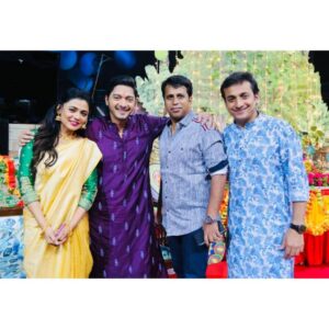 Shreyas Talpade Instagram - आमच्या संपूर्ण परिवाराकडून आपणा सर्वांना दिपावलीच्या हार्दिक शुभेच्छा. आम्हाला दिलेल्या प्रेमासाठी मन:पूर्वक आभार. 🙏🙏

#MajhiTujhiReshimgath