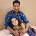 Shreyas Talpade Instagram – There are very few times you feel extremely lucky. Today is one such day when I see that I get to be a Father of 3 beautiful & lovely Daughters.

I think I am a good father only because Aadya, Myra & Khushi have made me one in their own sweet ways and that is what reflects when I play father on screen. 

Thank you little darlings for making me a good dad….on & off screen.

#happydaughtersday