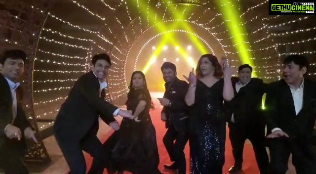 Shreyas Talpade Instagram - Why so serious? Oops jaldi bol diya🤪 The OG Haso aur Hasao gang is back with a bang! #thekapilsharmashow @kapilsharma @krushna30 @kikusharda @bharti.laughterqueen @archanapuransingh @realsudeshlehri @chandanprabhakar