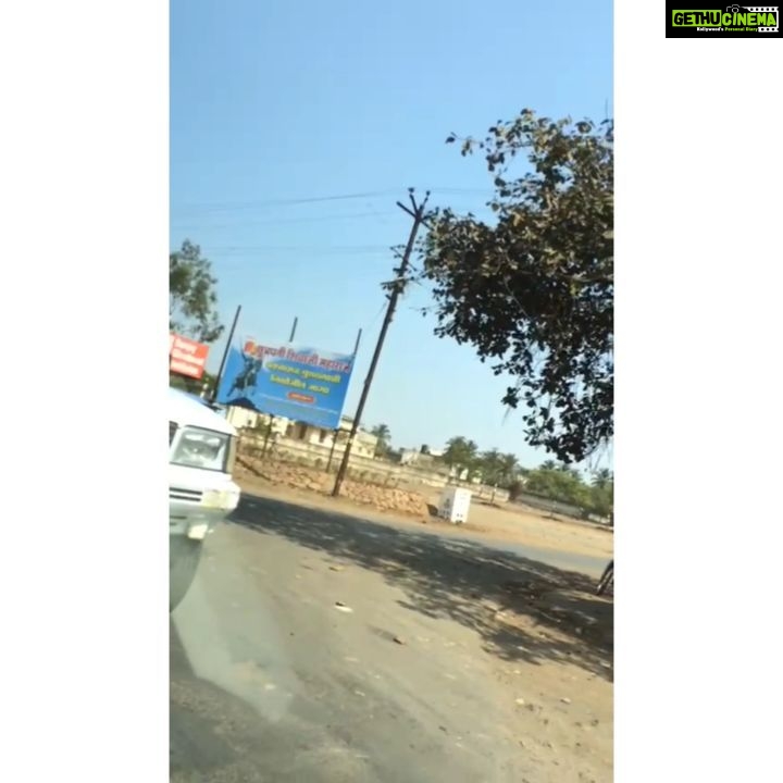 Shreyas Talpade Instagram - गौर से देखिए... Tata की गाडी, Mahindra का sticker और Honda का सामान 😂. I love my India 🇮🇳