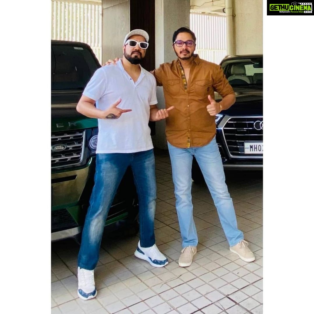 Shreyas Talpade Instagram - Men and their Machines. Dekha jo tujhe yaar...photo li chaar chaar. 🕺