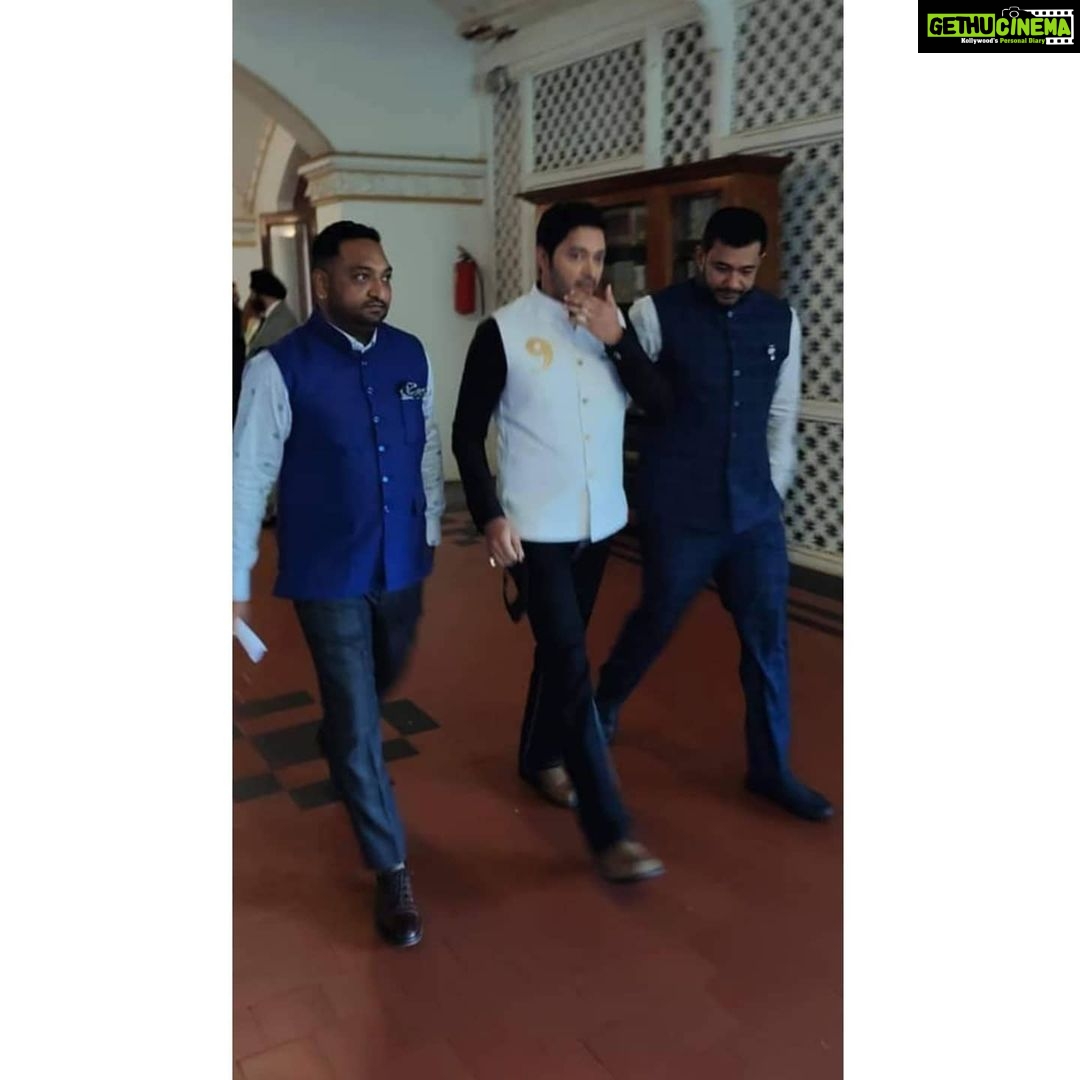 Shreyas Talpade Instagram - Congratulations @delphiccouncilmh & Sahil Seth ji for a fantastic launch. It was a pleasure to share the room with @bhagatsinghkoshyari ji. @dralirani it was a pleasure meeting you and Paresh bhai after ages. Also, a great pleasure to meet the legend herself Smt. @dreamgirlhemamalini and other industry veterans and leaders, @yashbirla , @bhagyashree.online , @avimittalofficial, @ganeshacharyaa, @arhafeezcontractor, @boscomartis , @tejukolhapure . . . Outfit details: Designed by: @dipesh_hingu Jeans: @thenostrumstore