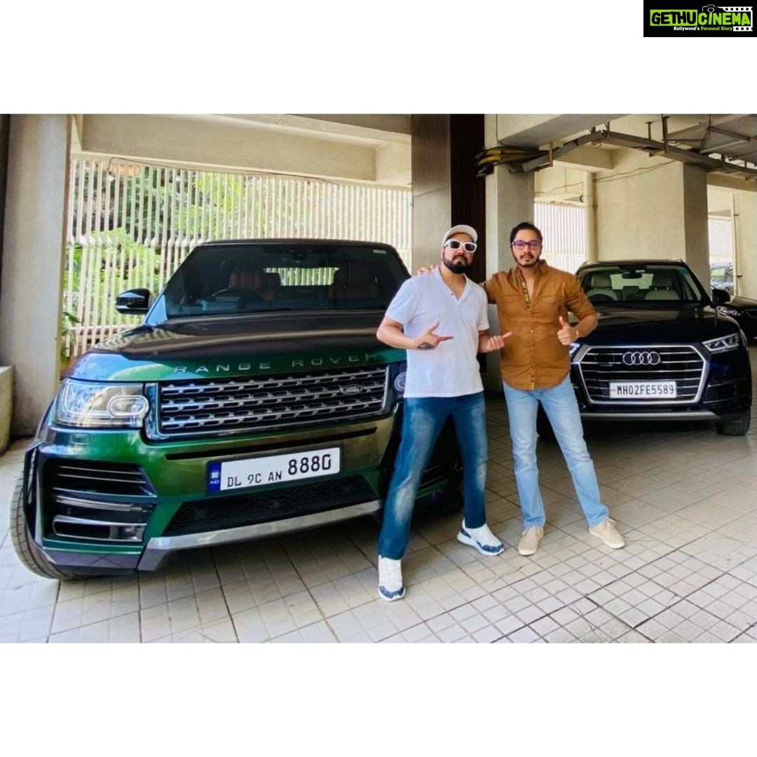 Shreyas Talpade Instagram - Men and their Machines. Dekha jo tujhe yaar...photo li chaar chaar. 🕺