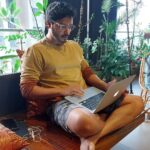 Shreyas Talpade Instagram - मांडी घालून बसणे अर्थात LapTop