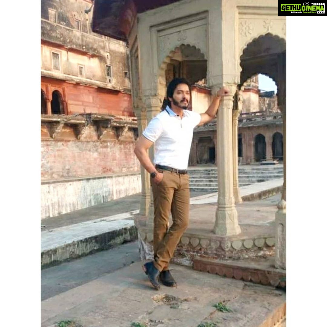 Shreyas Talpade Instagram - Missing winters in Varanasi. #throwback to the times on the set of Setters.
