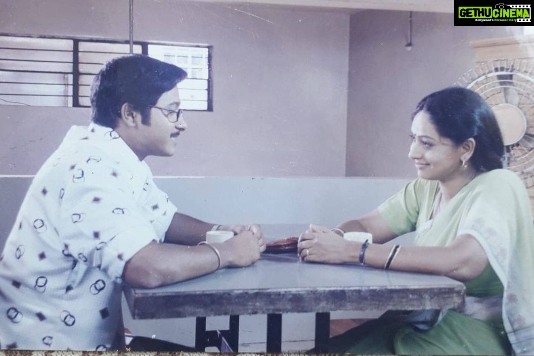 Shreyas Talpade Instagram - Ah this one takes me way back to 2001! My first Marathi film 'Bhet' which means Meeting. This one was directed by Chandrakant Kulkarni with co-star Pratiksha Lonkar (seen playing my Sister-in-law here) who later played my mother in Iqbal in 2005. #throwbackđź”™ #saturdaythoughts