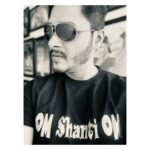 Shreyas Talpade Instagram - Happy that I fit into this t-shirt even after 13 years😅😎 Congratulations team Om Shanti Om🙏 #13yearsofomshantiom @farahkhankunder @iamsrk @deepikapadukone @rampal72 @kirronkhermp