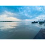 Shreyas Talpade Instagram - Peace at the laps of Mother Ganga. So serene 😌 #Varanasi #Sunset