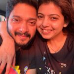 Shreyas Talpade Instagram - Burst of gold on lavender melting on us 🧡💜 Loved the way our Monday ended! Surely tired but happy😊 #StayHomeSaveLives and enjoy the sunset.