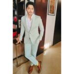 Shreyas Talpade Instagram - मैं तो बस चिंगारी लगाता हूं, आग़ अपने आप लग जाती है। 😎 Wearing - @ciinnamonbya.k #morningshenanigans