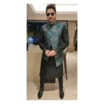 Shreyas Talpade Instagram – Kem Cho? Majama? 
In outfit by @iamtarunbarot @donandjulio
Styled by @riddhigandhi308 .
.
#navratri #navratri2019