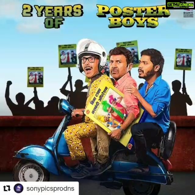 Shreyas Talpade Instagram - There are times when life wants us to get out of our comfort zones & jump into something totally new. It happened with me when I decided to Direct, Produce & Act in this film. One of the most delightful journeys of my life. Thank you for all the support @iamsunnydeol sir, @iambobbydeol, @sonypicsprodns @sneharajani_ Ma’am, #Pranjal @trishna_c , #SunilSaini ji, my entire team and my beloved audience for making this experience special & memorable for me. #Repost @sonypicsprodns (@get_repost) ・・・ These crazy boys got us rollin' with laughter and how! 😁😅 Celebrating #2YearsOfPosterBoys! . . . . . . . . . . @iamsunnydeol @shreyastalpade27 @iambobbydeol #PosterBoys #2years #films #movies #comedy #funny #laughter #life #live #love #instagram #inwta #sunday #mood #sundaymood #instadaily #instamood