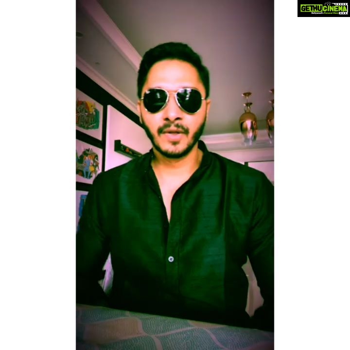 Shreyas Talpade Instagram - ।।गणपती बाप्पा मोरया।।🙏🌺 . . . #ganeshchaturthi #ganpatibappamorya